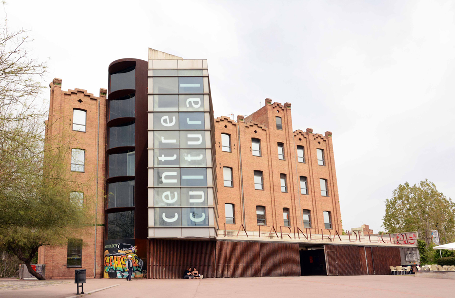 Progetti architettonici. Il centro culturale Farinera del Clot a Barcellona.