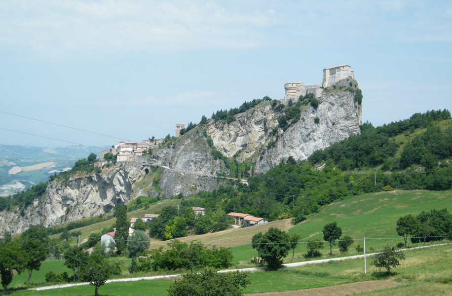 Progettazione architettonica e paesaggio. Castello San Leo.