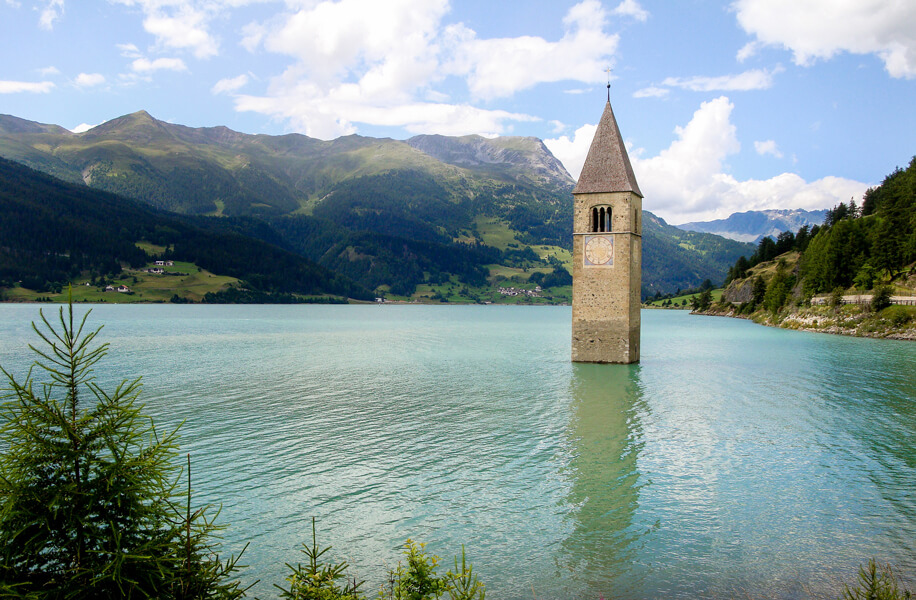 Architettura e paesaggio. Lago di Ressa.